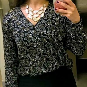Slate & Willow Faux Wrap Floral Blouse Flattering Design Easy Wear size Medium